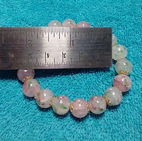 Goldtone Pink white green beaded stretch bracelet - Picture 3 of 3